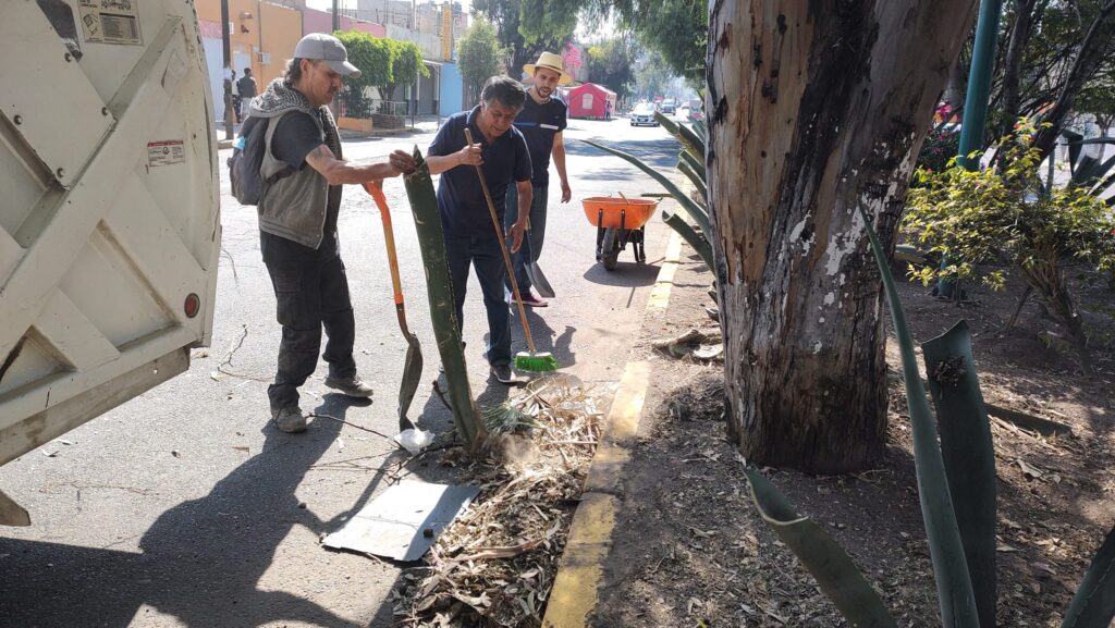 1678638604 SERVIDORES PUBLICOS DE CHIMALHUACAN REALIZAN JORNADA DE LIMPIEZA EN AVENIDA