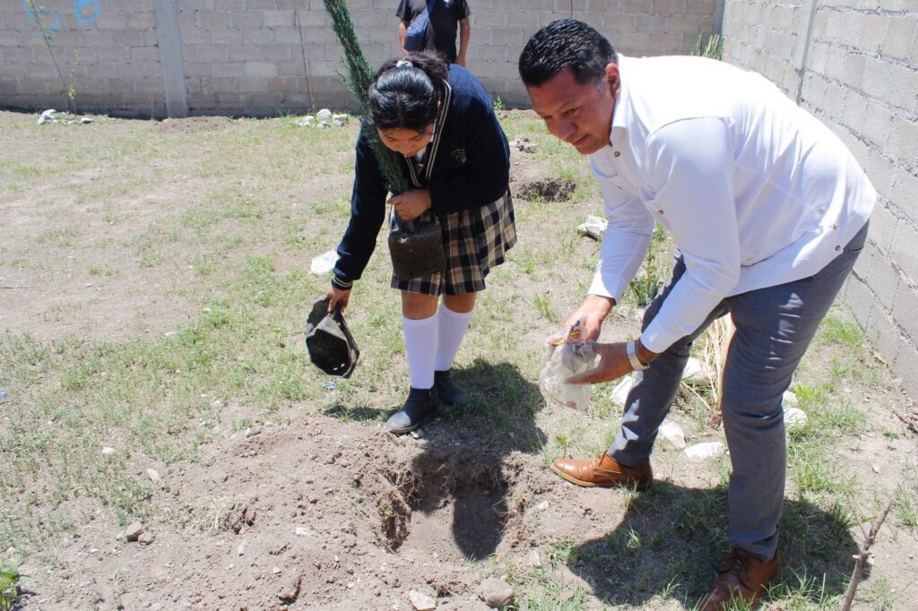 1686057204 INICIA DONACION Y PLANTACION DE ARBOLES EN ESCUELAS