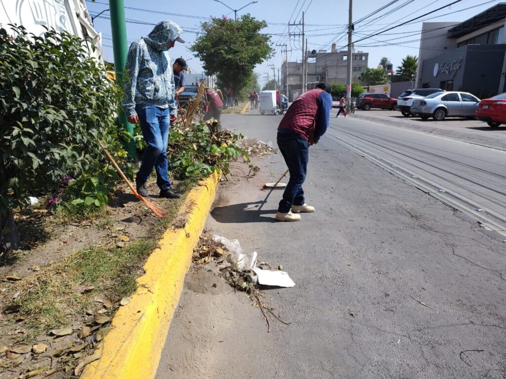 1686429736 SERVIDORES PUBLICOS DE CHIMALHUACAN LIMPIAN AV ARCA DE NOE