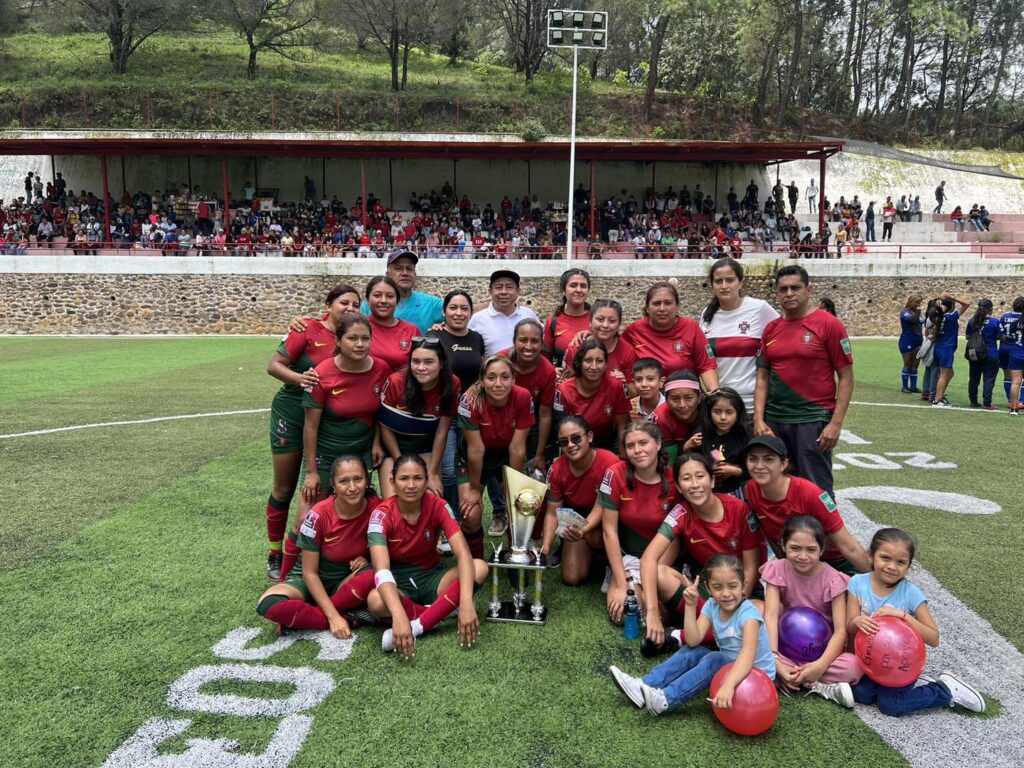 1692485606 Emocionante final en la liga de futbol femenil en Amatepec