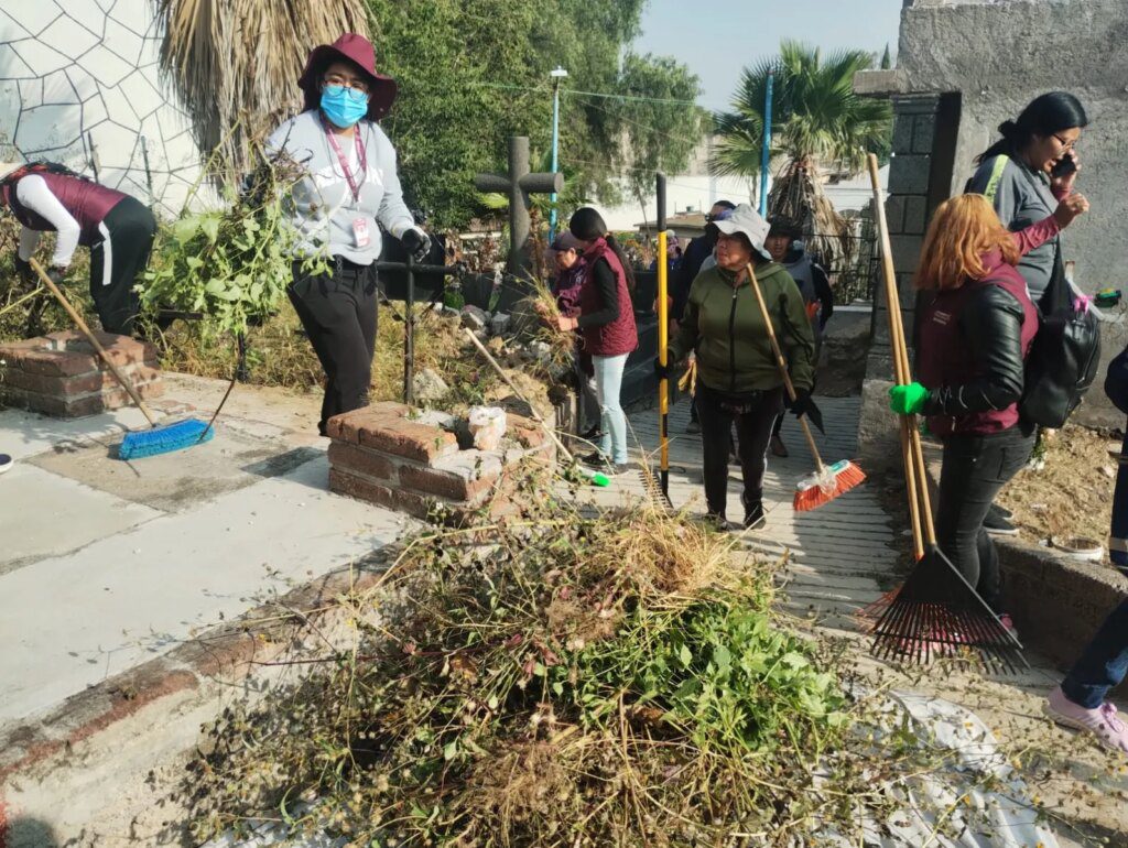 1697312213 GOBIERNO MUNICIPAL DE CHIMALHUACAN REALIZA JORNADA DE LIMPIEZA EN PANTEON