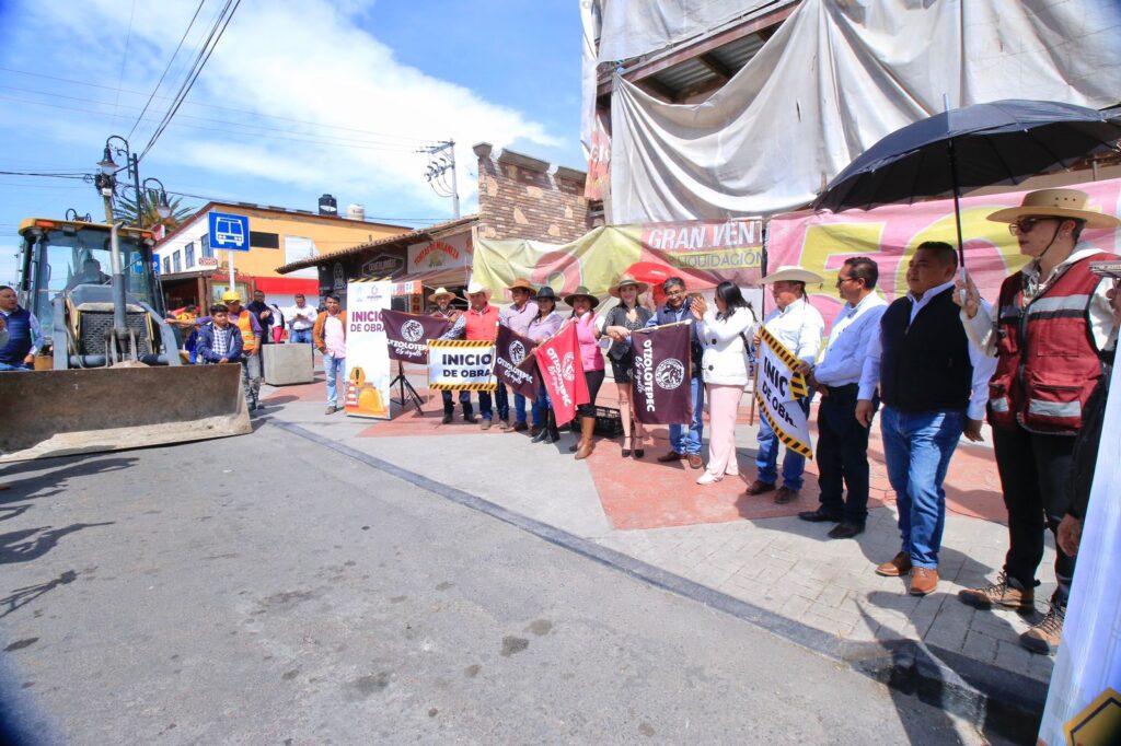 1697565957 En marcha la rehabilitacion con concreto hidraulico de calle Benito