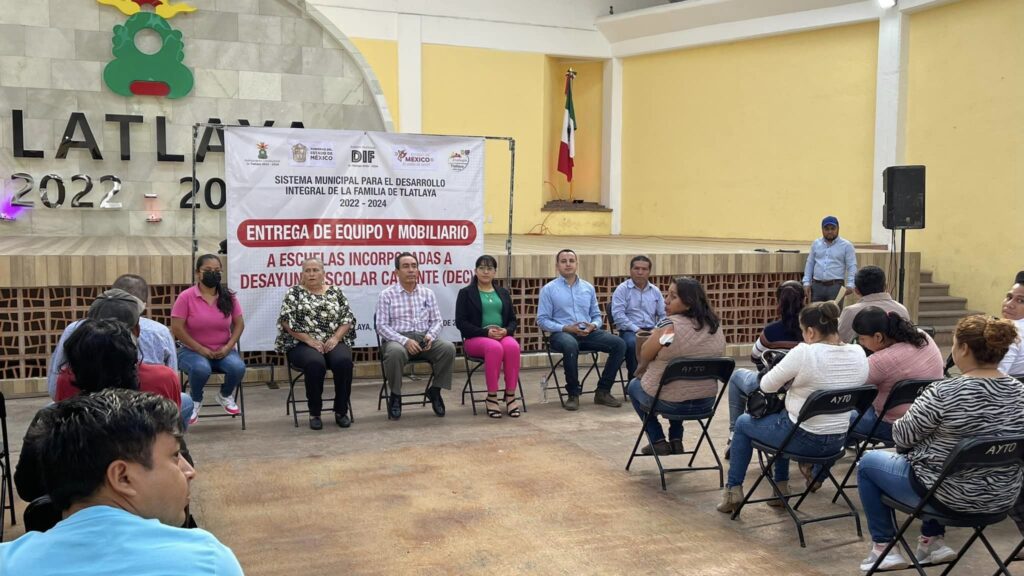 1699901589 ENTREGA DE MOBILIARIO Y EQUIPO A ESCUELAS QUE HICIERON MIGRACION