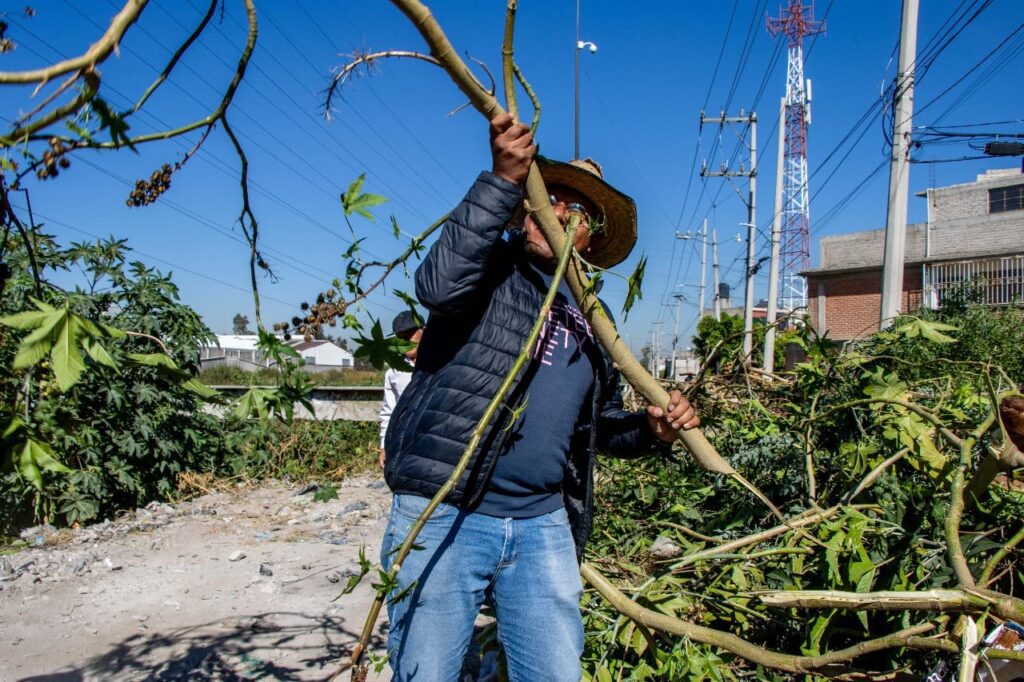 1700750673 MAS DE 90 TONELADAS DE BASURA SON RETIRADAS DEL CANAL