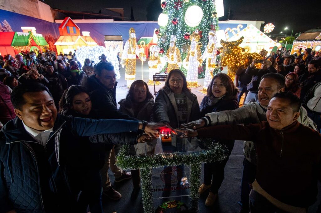 1701955586 ENCIENDE PRESIDENTA DE CHIMALHUACAN LUCES NAVIDENAS EN PLAZA IGNACIO ZARAGOZA