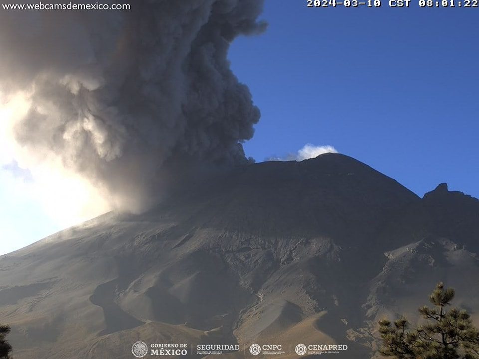 1710133907 MUY ACTIVO EL VOLCAN POPOCATEPETL PERO CONTINUA EN SEMAFORO AMARILLO