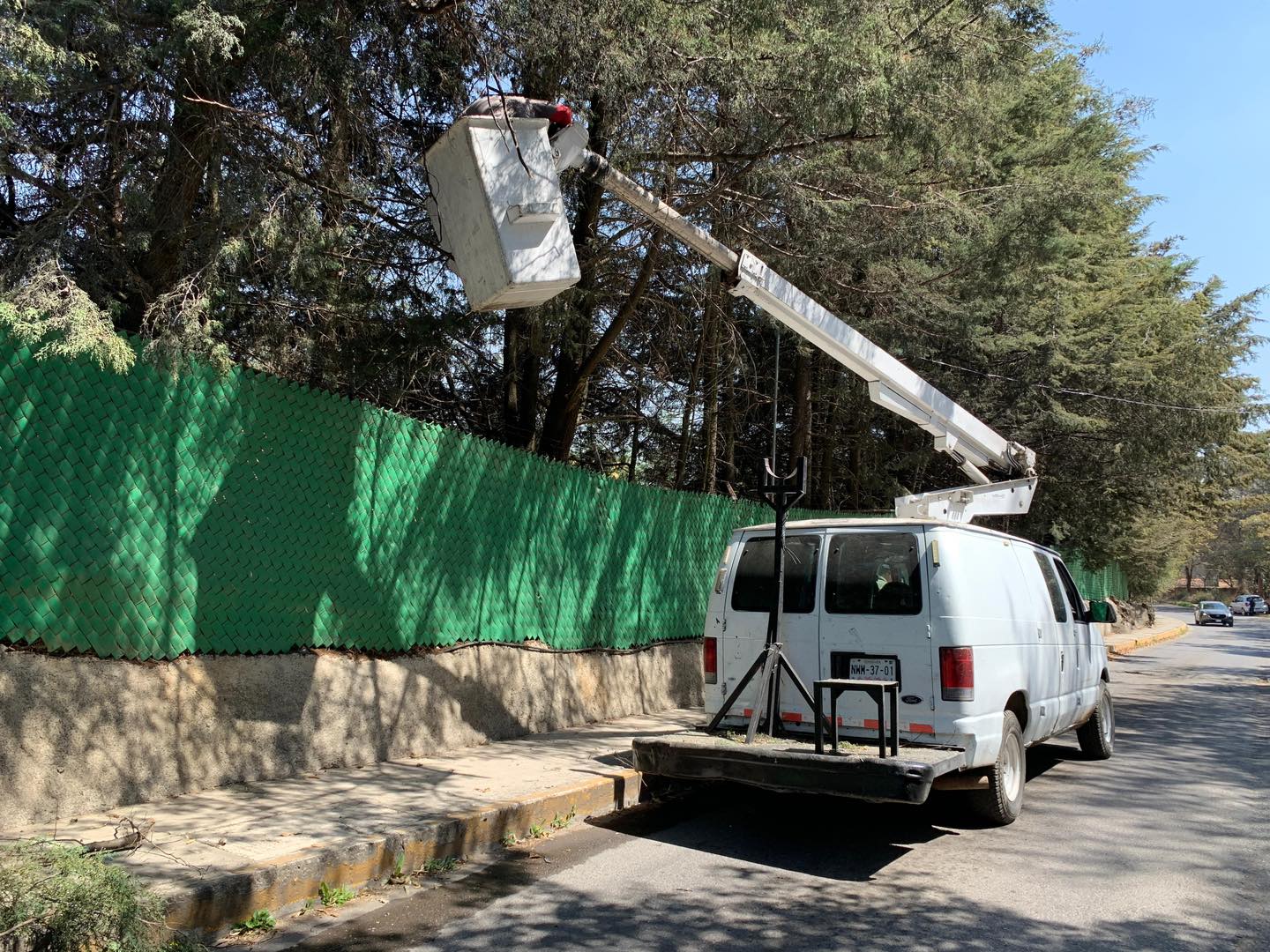 1710439051 104 Atencion Proteccion Civil Jilotzingo y Alumbrado Publico estan trabajando en