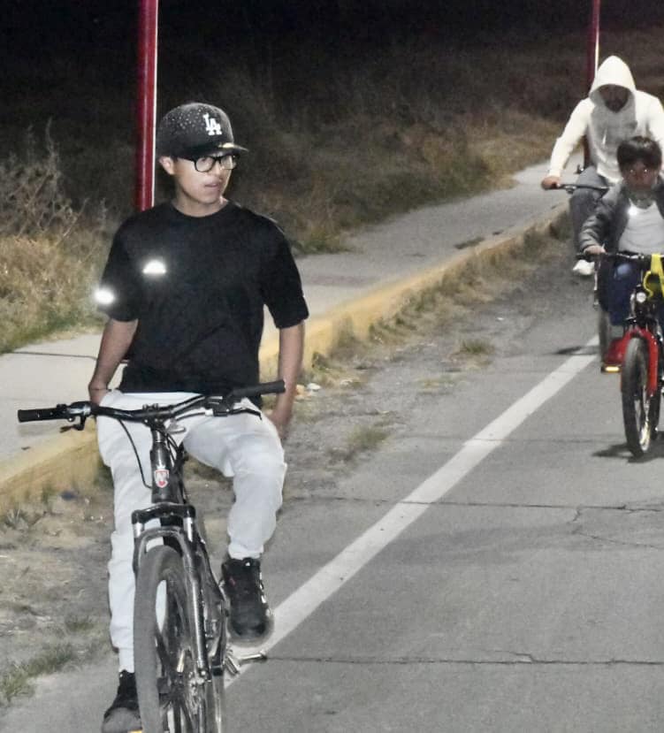 1710539087 205 ¡Pedaleando por la noche con amigos La rodada nocturna es