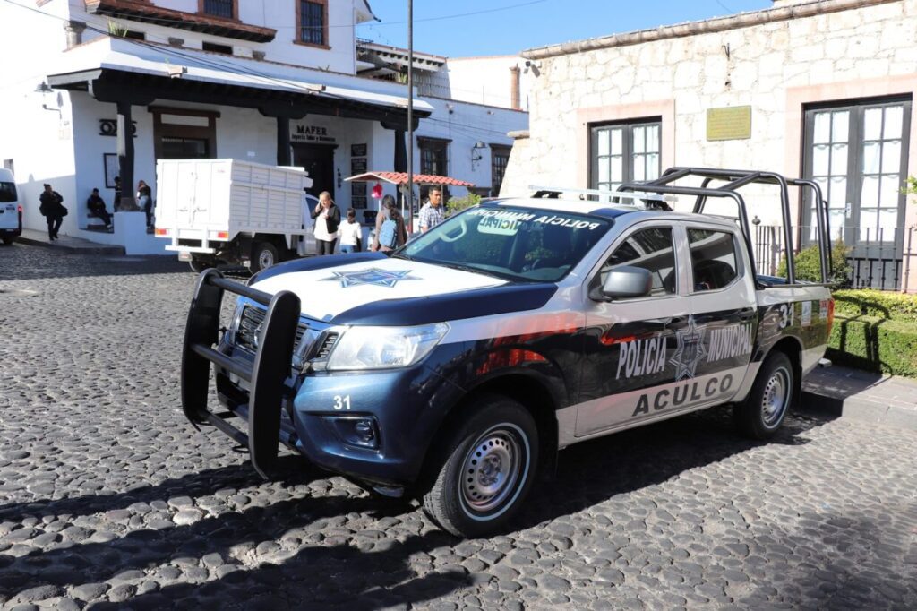 Adquieren patrulla, ambulancia y botas en Aculco, Edomex