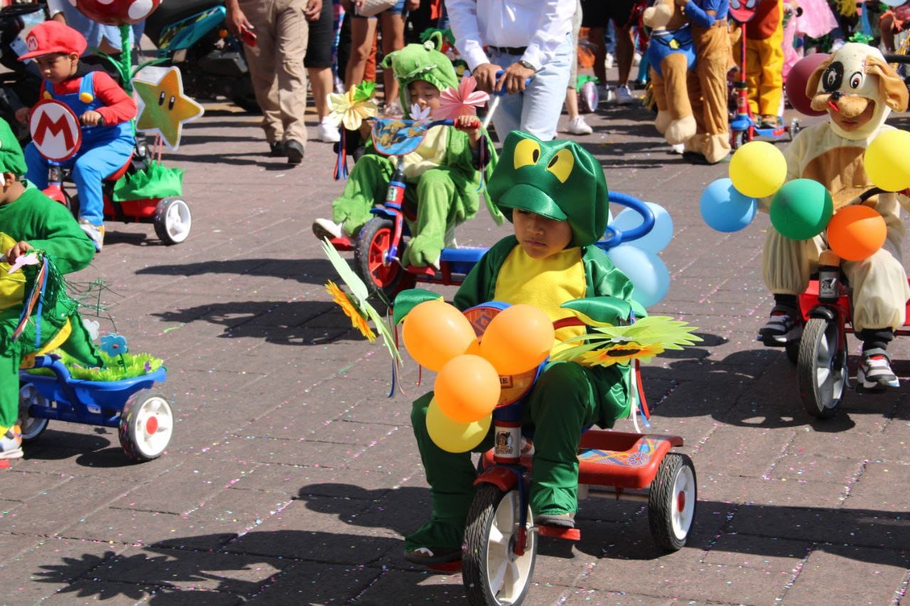 1714768497 235 Educacion Un desfile lleno de color musica y mucha