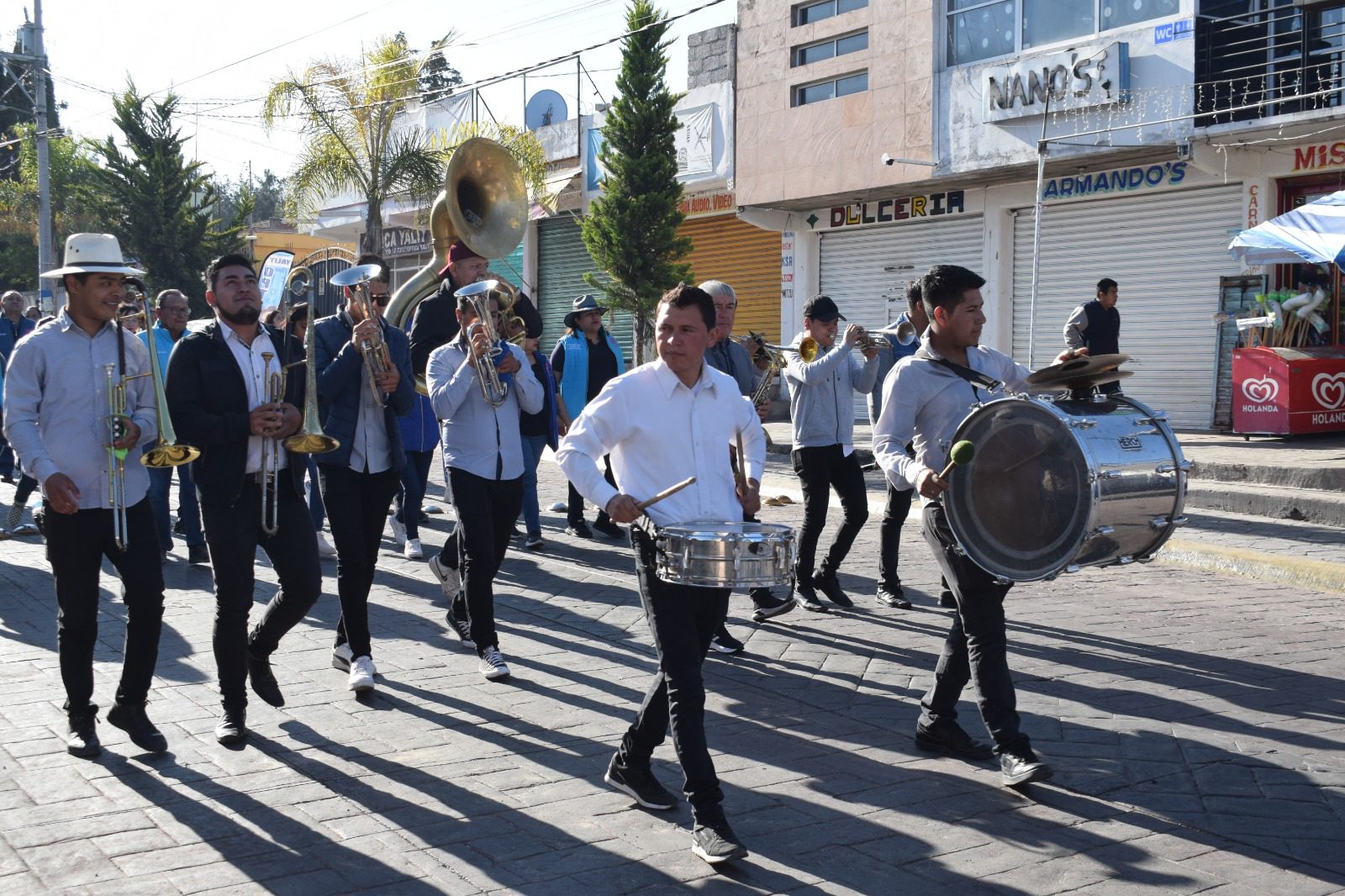 1714789496 778 Te compartimos algunas fotos del desfile del dia de hoy