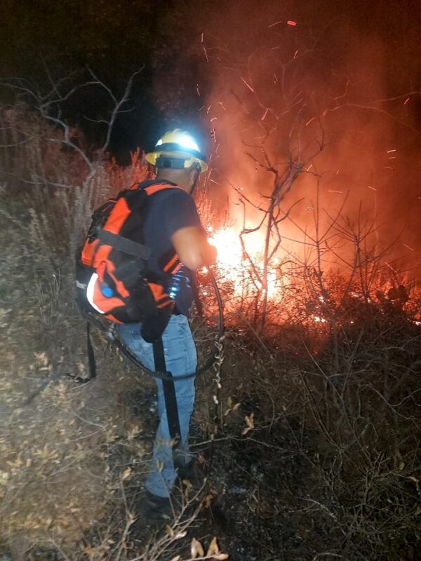 1714825566 Incendio en el ejido de Santiago