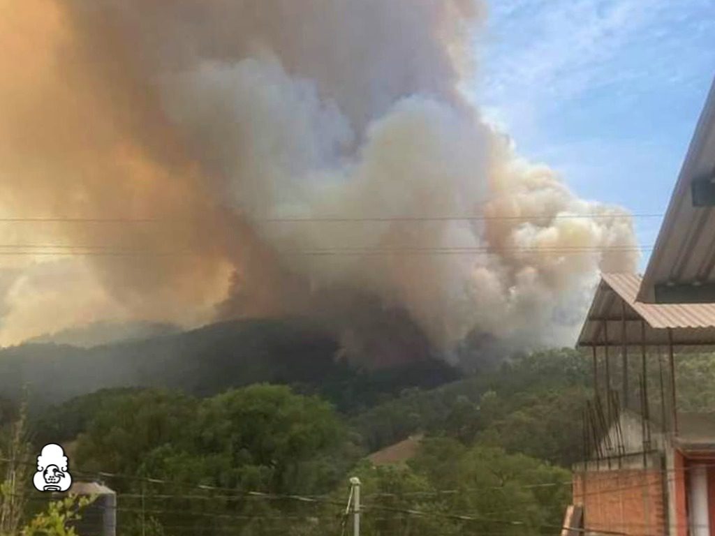 1714825937 Se ha reportado un incendio de gran magnitud que esta