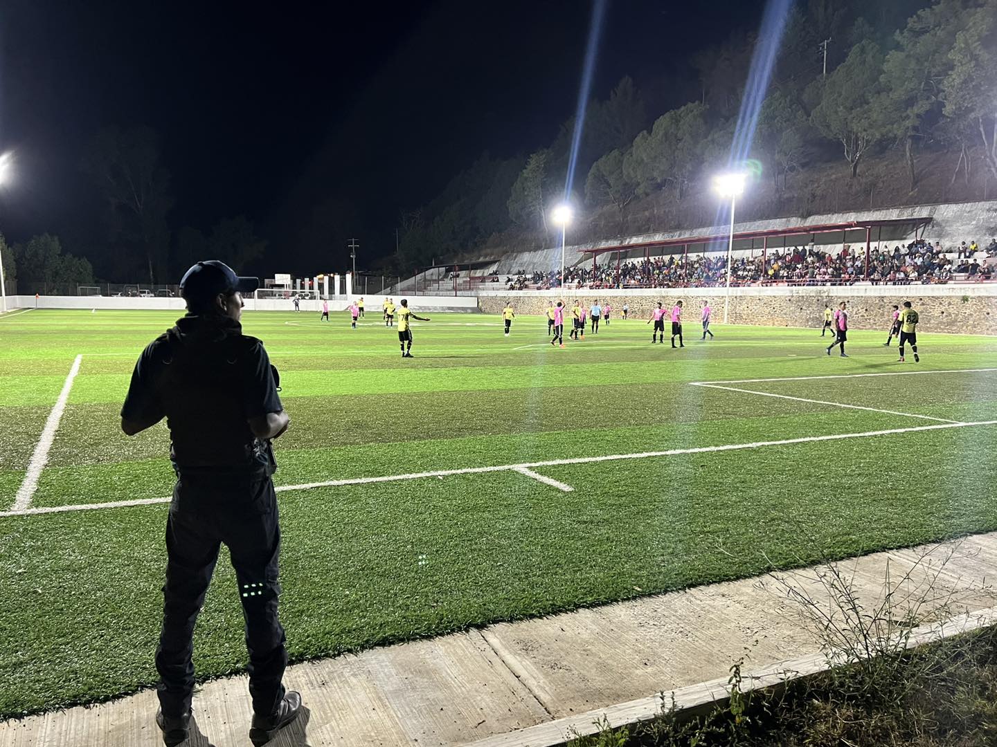 1714840898 668 La noche del 12 de abril en la unidad deportiva