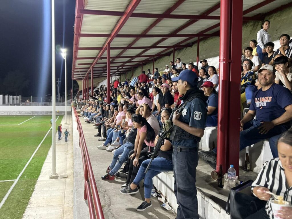 1714840906 La noche del 12 de abril en la unidad deportiva scaled