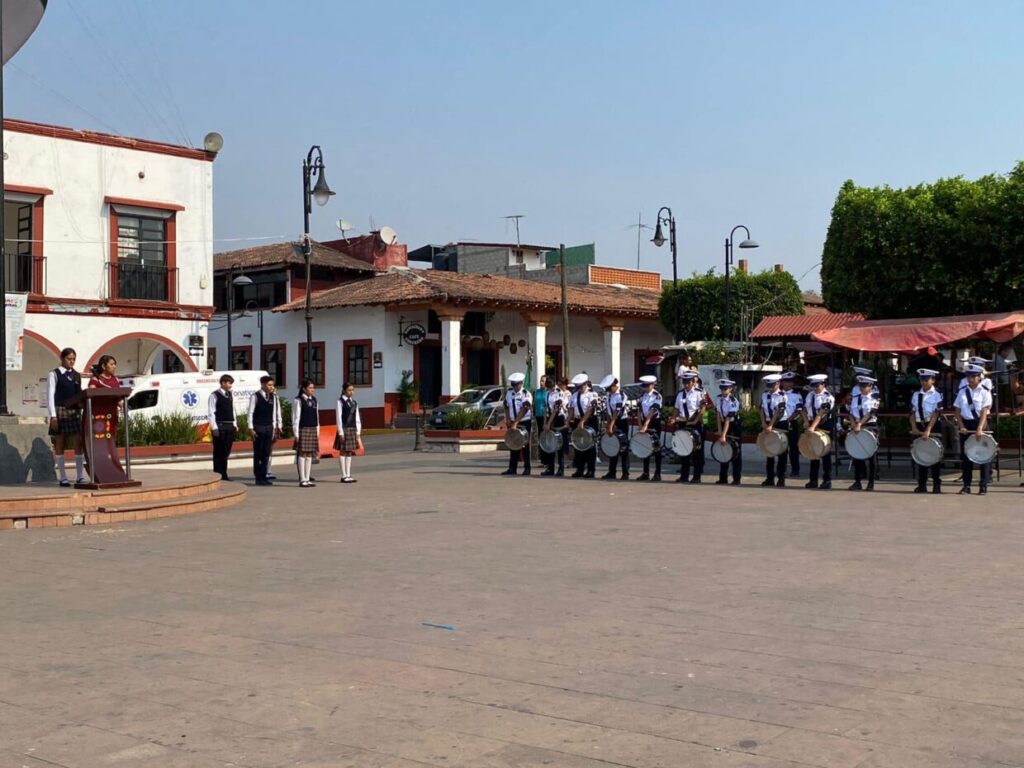 1714968801 Para conmemorar el 162 Aniversario de la BatallaDePuebla alumnos de scaled