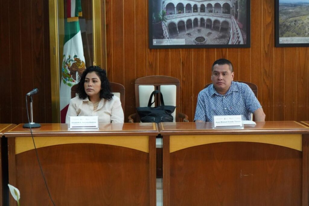 1715313215 Reunion de seguridad junto a miembros de la Policia Municipal scaled