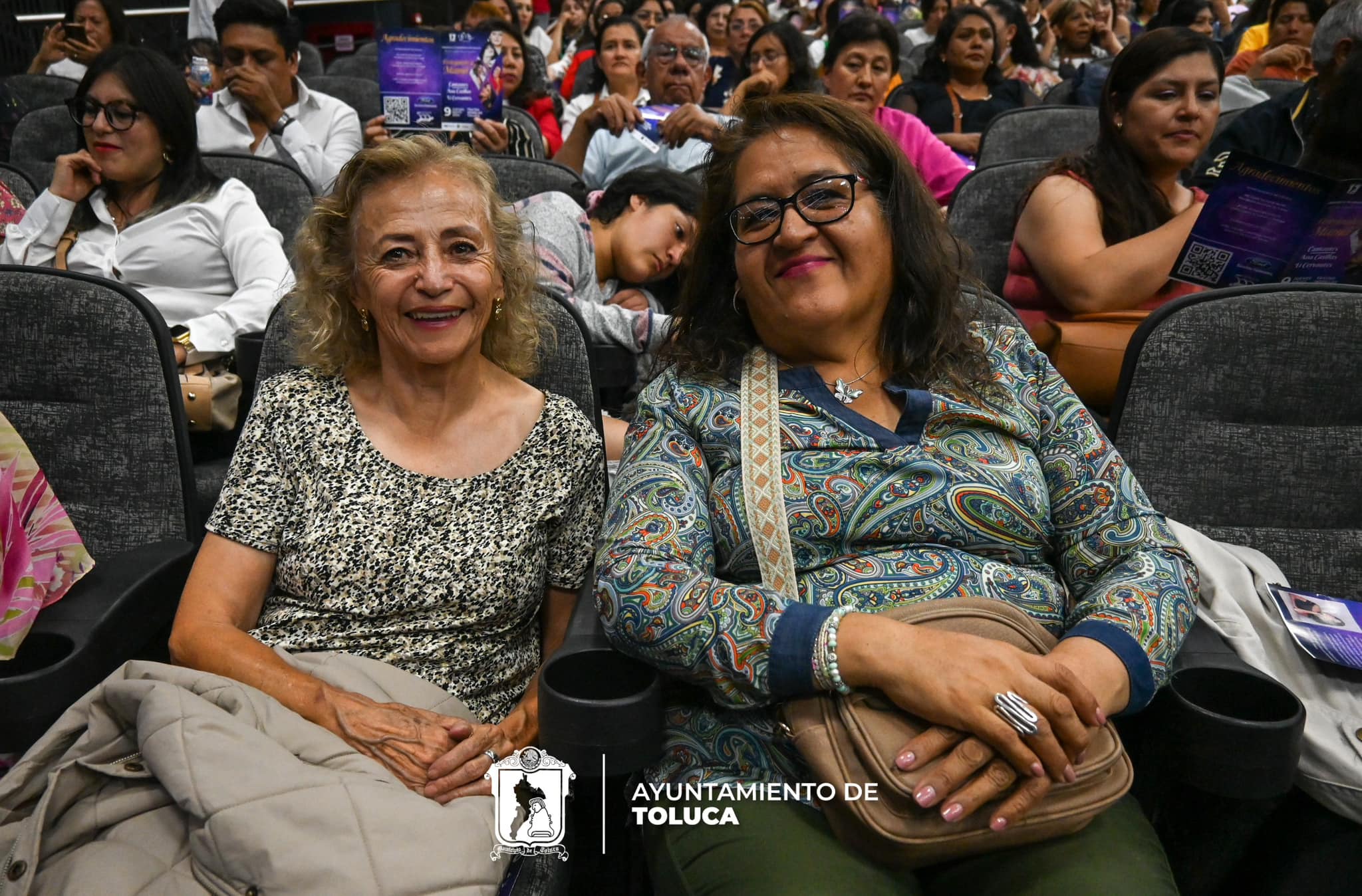 1715421190 142 Las mamas toluquenas llenaron de alegria el Teatro Morelos donde