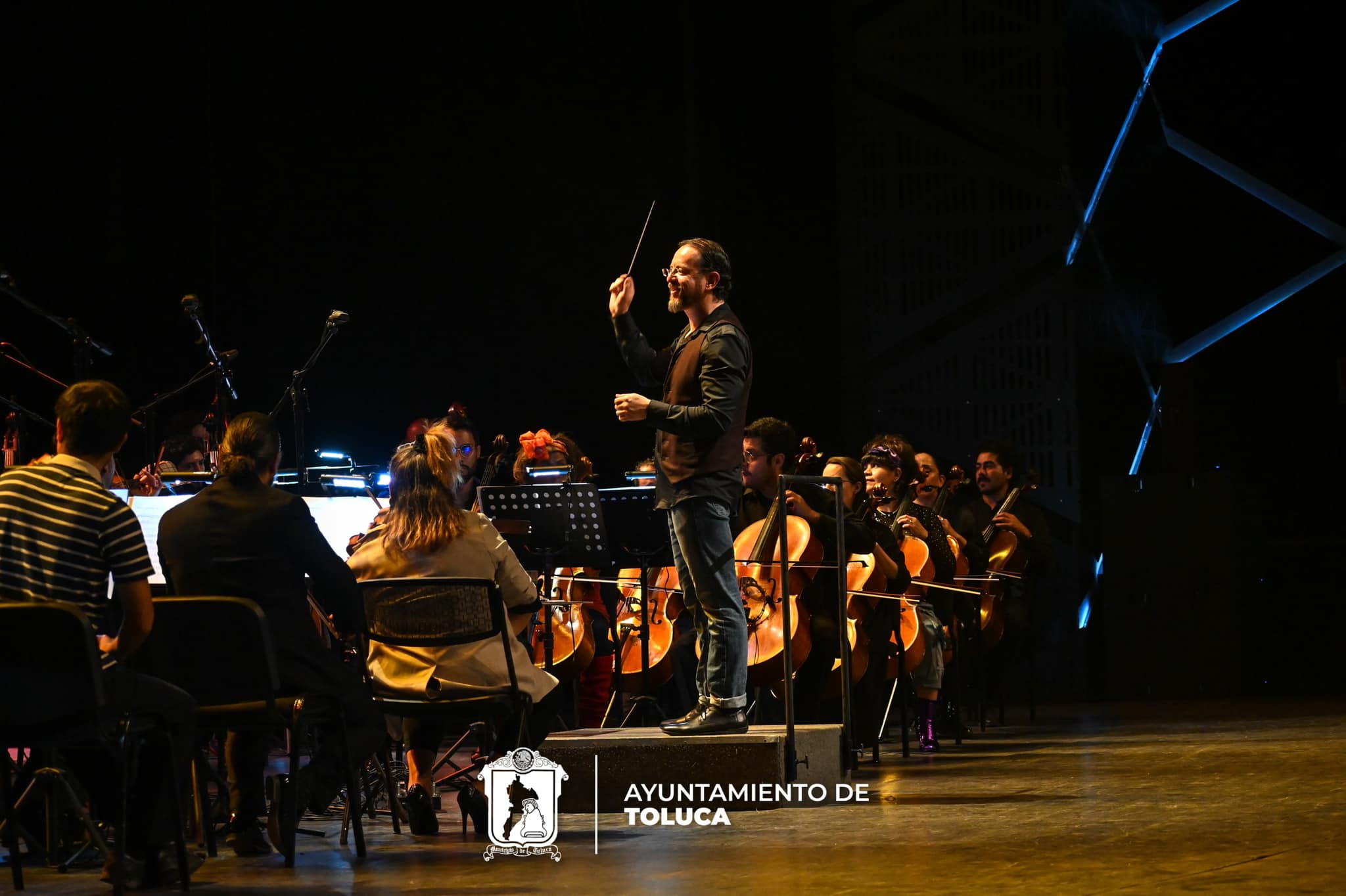 1715421190 329 Las mamas toluquenas llenaron de alegria el Teatro Morelos donde