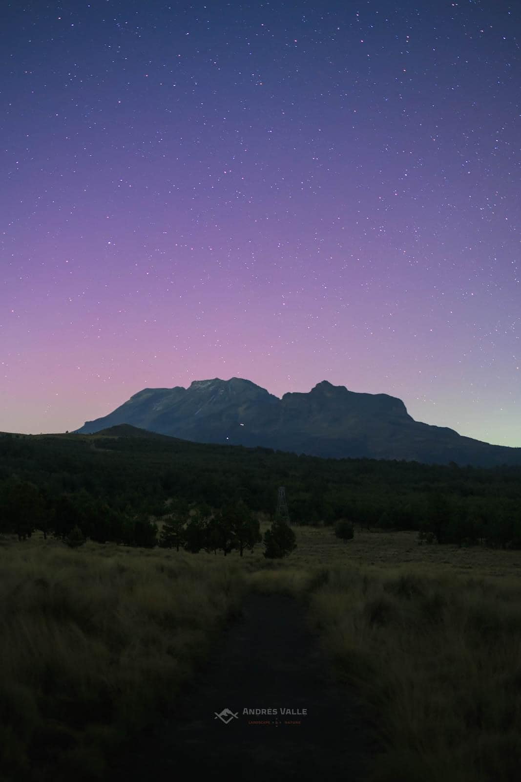 1715545648 141 Impresionantes AurorasBoreales y ViaLactea con nuestros hermosos volcanes de f