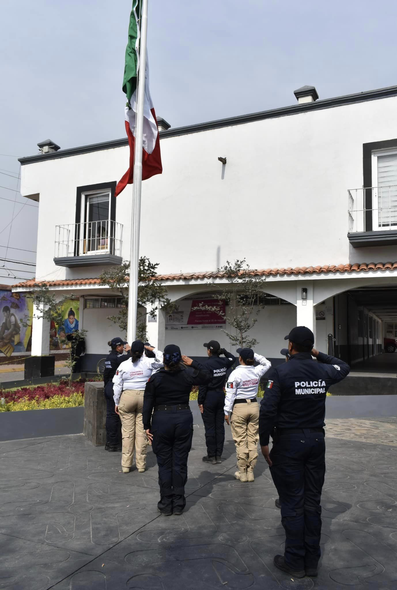 1715640509 345 Esta manana rendimos honores a nuestra bandera nacional