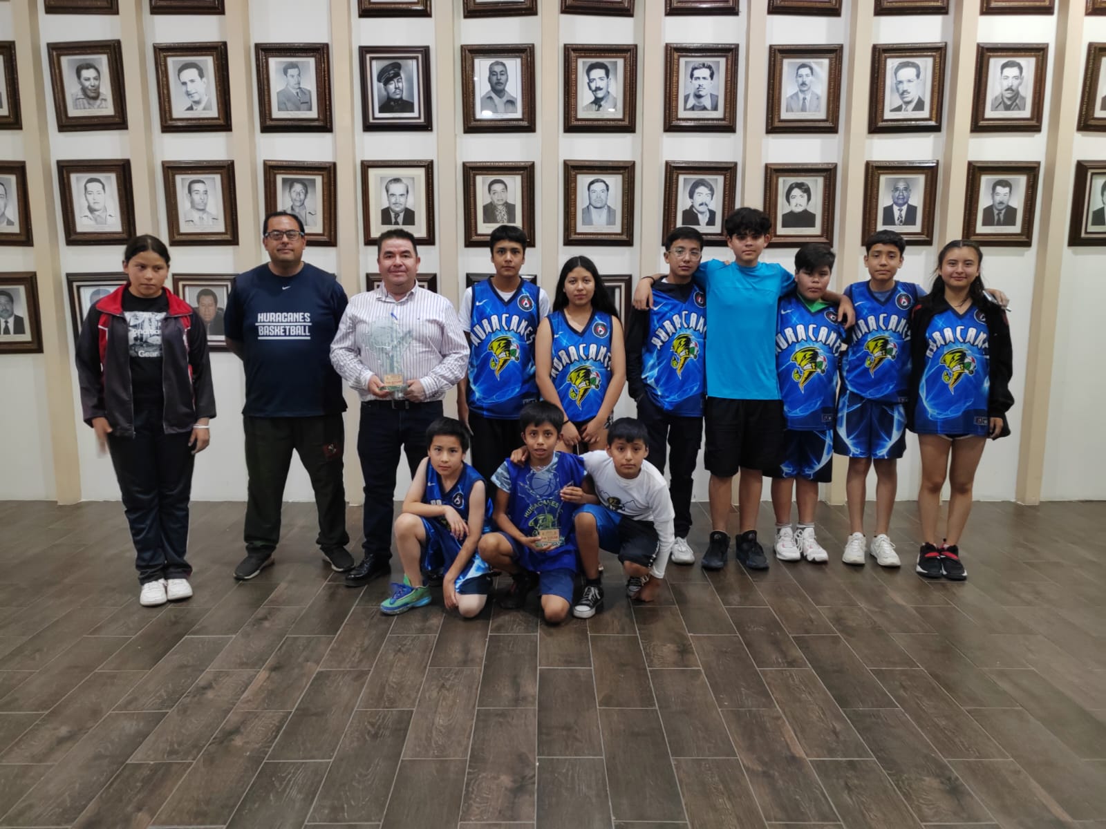 1715856156 368 Agradecemos la visita del Club de Basquetball Huracanes quienes charlaron