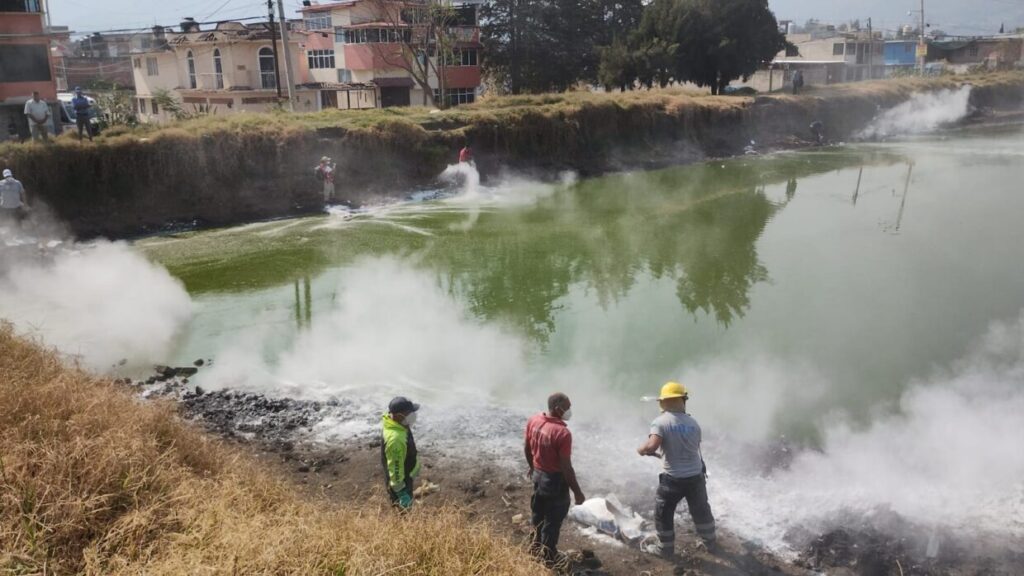 1715910526 Personal de Proteccion Civil y Bomberos realiza labores de sanitizacion scaled