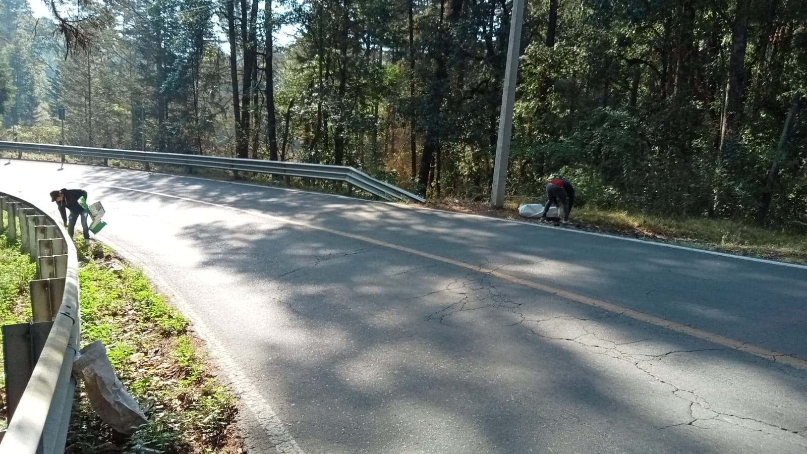 1716583714 510 Se inician los trabajos de limpieza En el tramo carretero