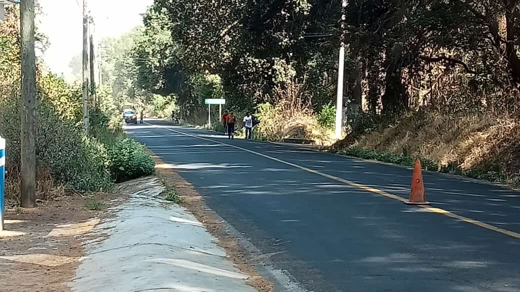 1716583722 Se inician los trabajos de limpieza En el tramo carretero