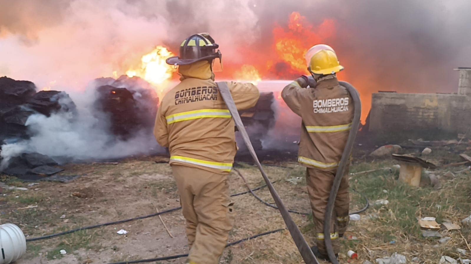 1716609828 16 BOMBEROS DE CHIMALHUACAN TRABAJAN PARA SOFOCAR INCENDIO