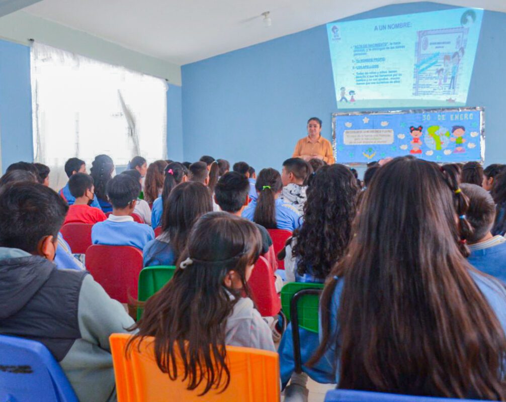 1716613078 694 DerechosHumanos Estudiantes de la primaria 15 de abril reciben