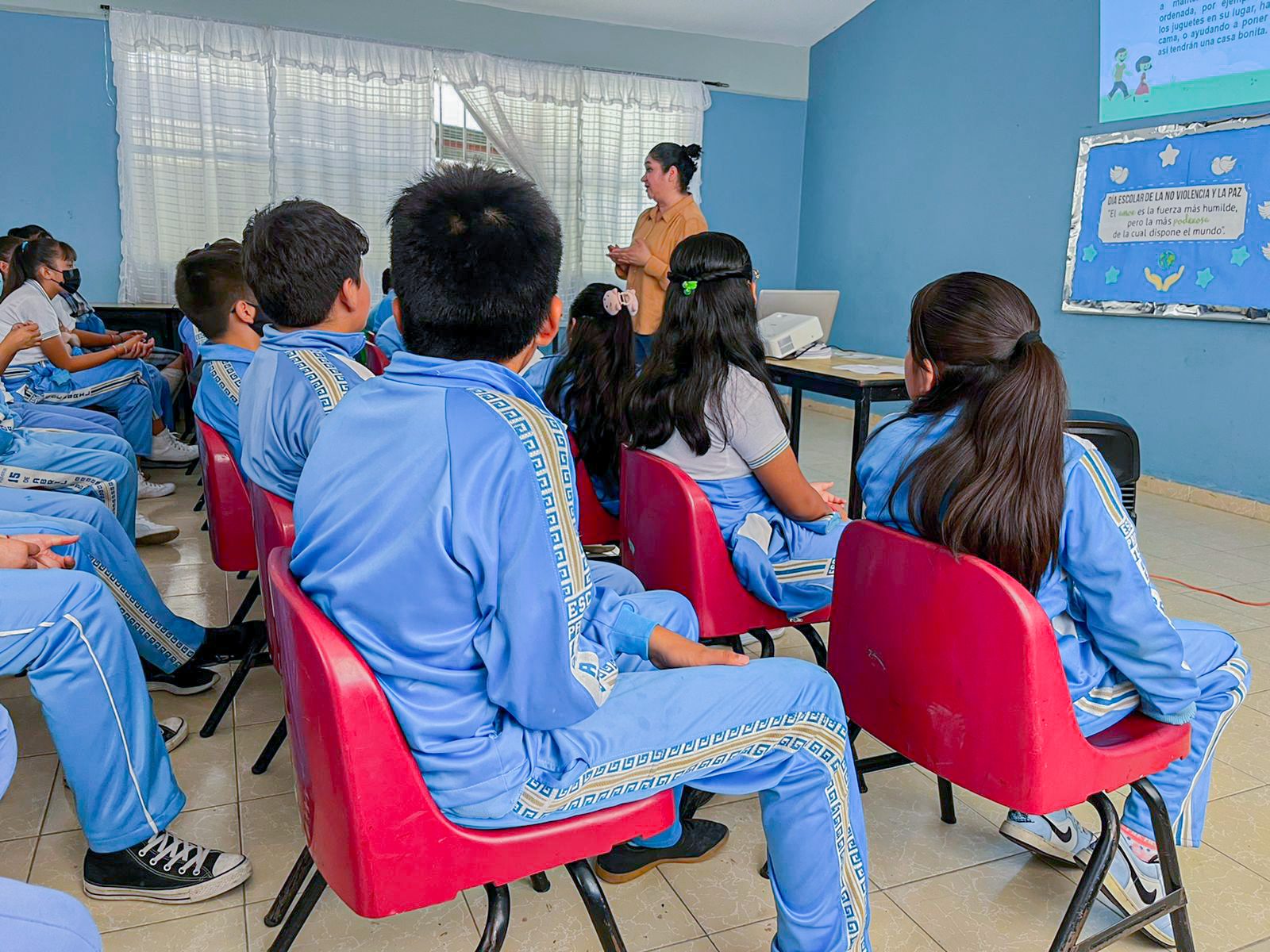 1716613078 732 DerechosHumanos Estudiantes de la primaria 15 de abril reciben