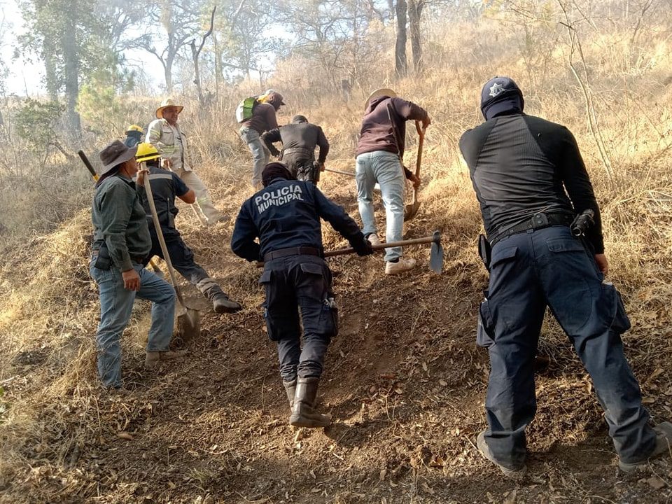 1716633776 23 Incendio Proteccion Civil Seguridad Publica y voluntarios continuan trabaja