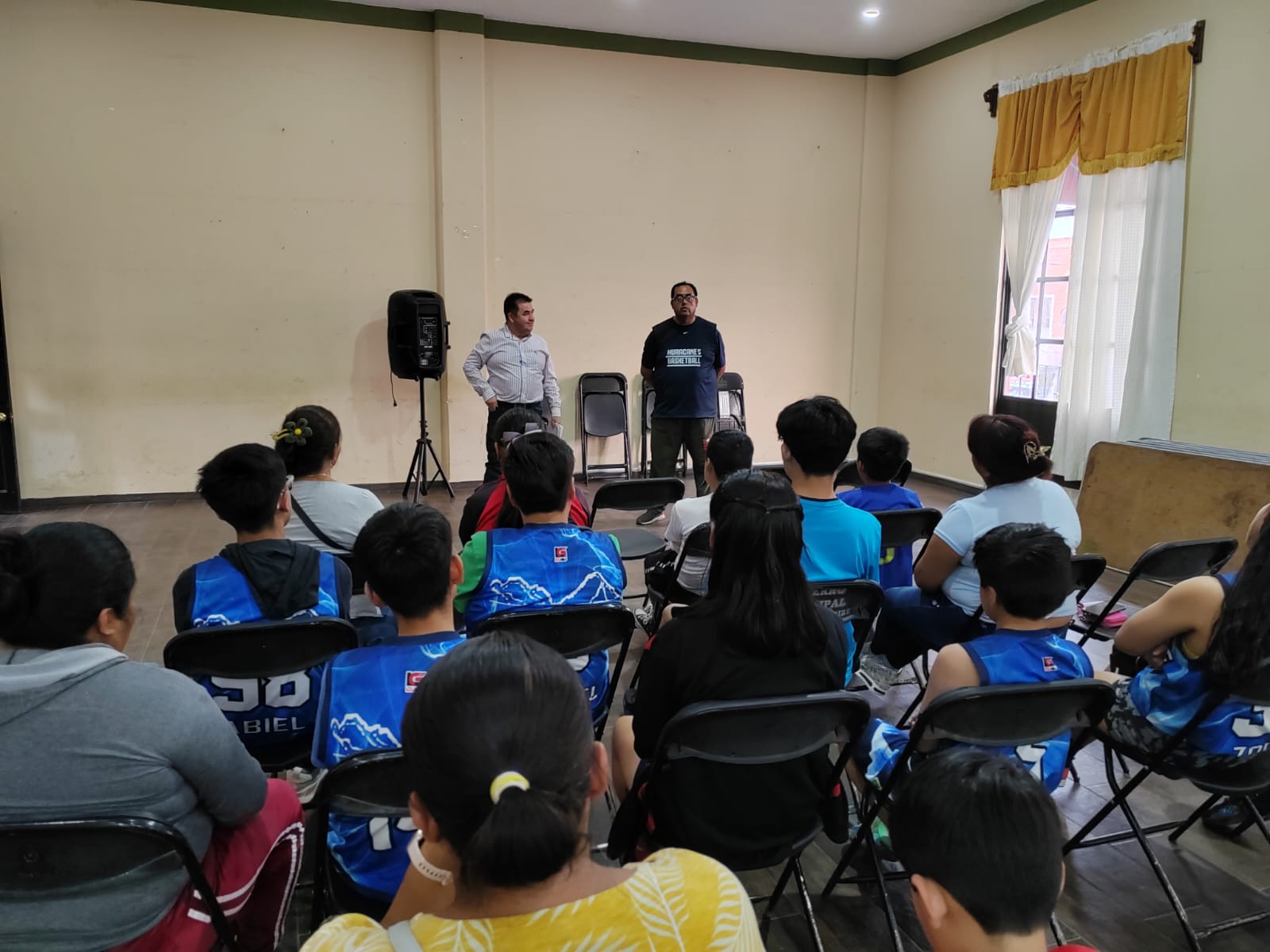 Agradecemos la visita del Club de Basquetball Huracanes quienes charlaron