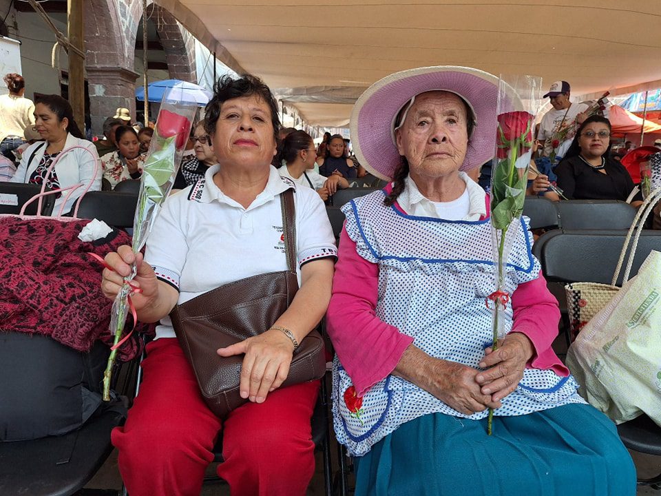 Asi iniciamos el festejo del Dia de las Madres Los