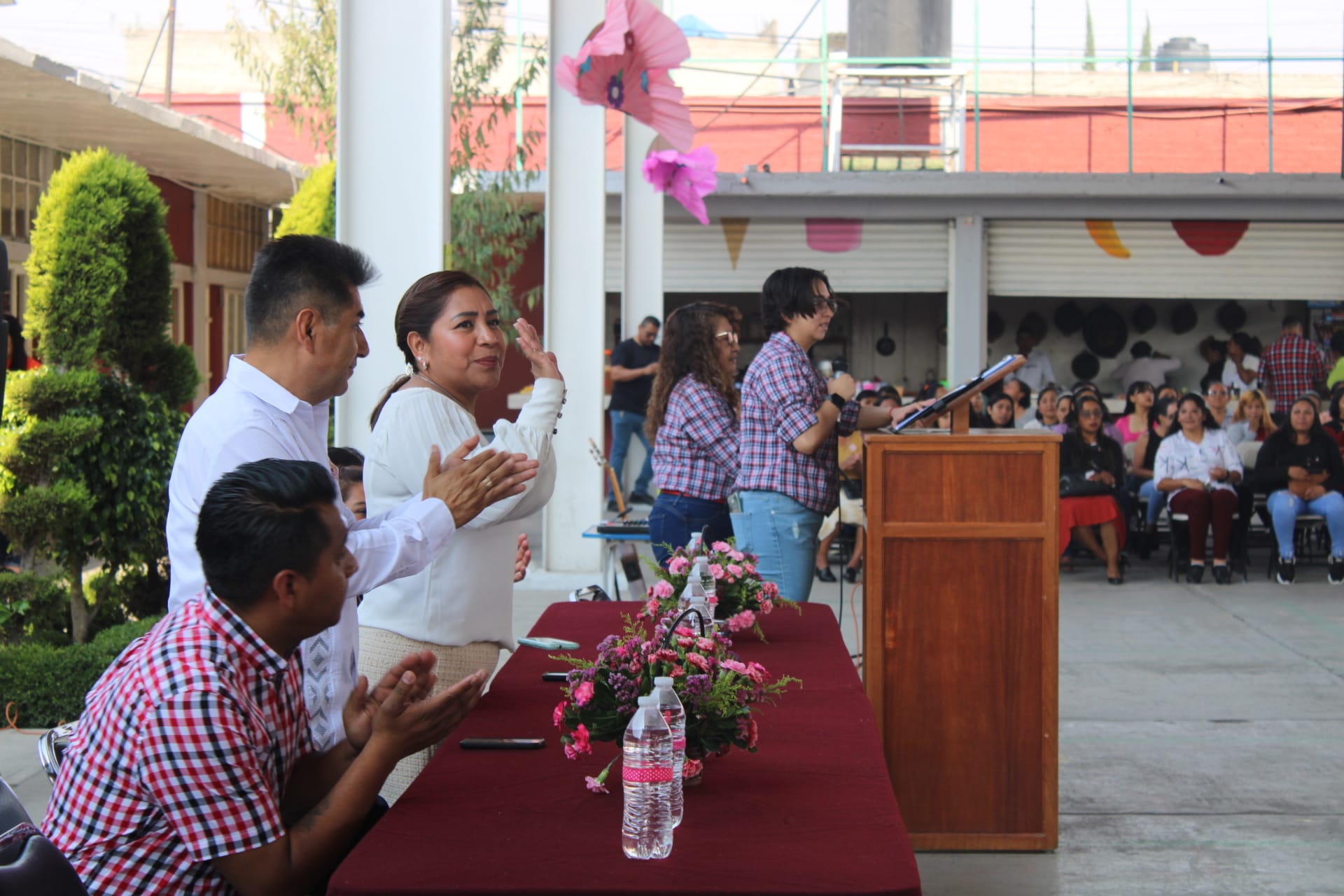 Atendiendo la invitacion que nos realizaron las autoridades escolares de