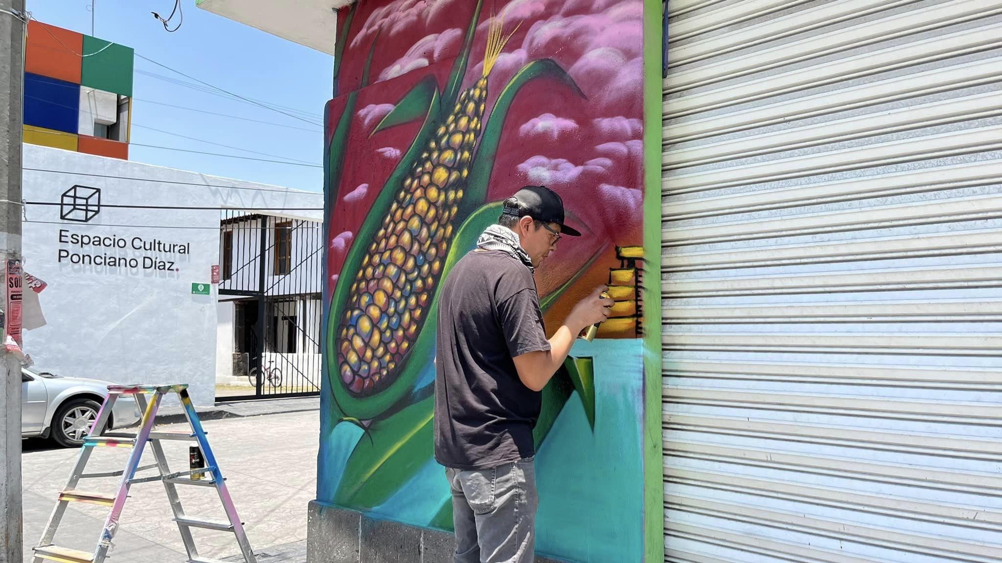 Hoy artistas urbanos del Colectivo de Muralistas RayonesXTodosLados dieron colo