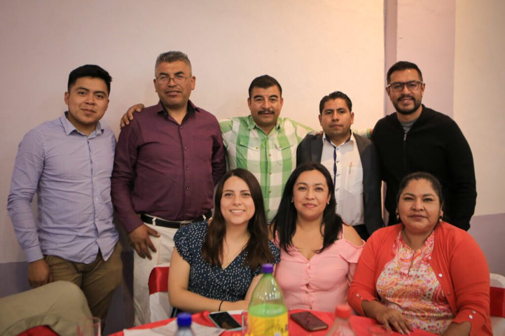 Hoy felicitamos a las y los docentes de todas las escuelas de Santa María Rayón