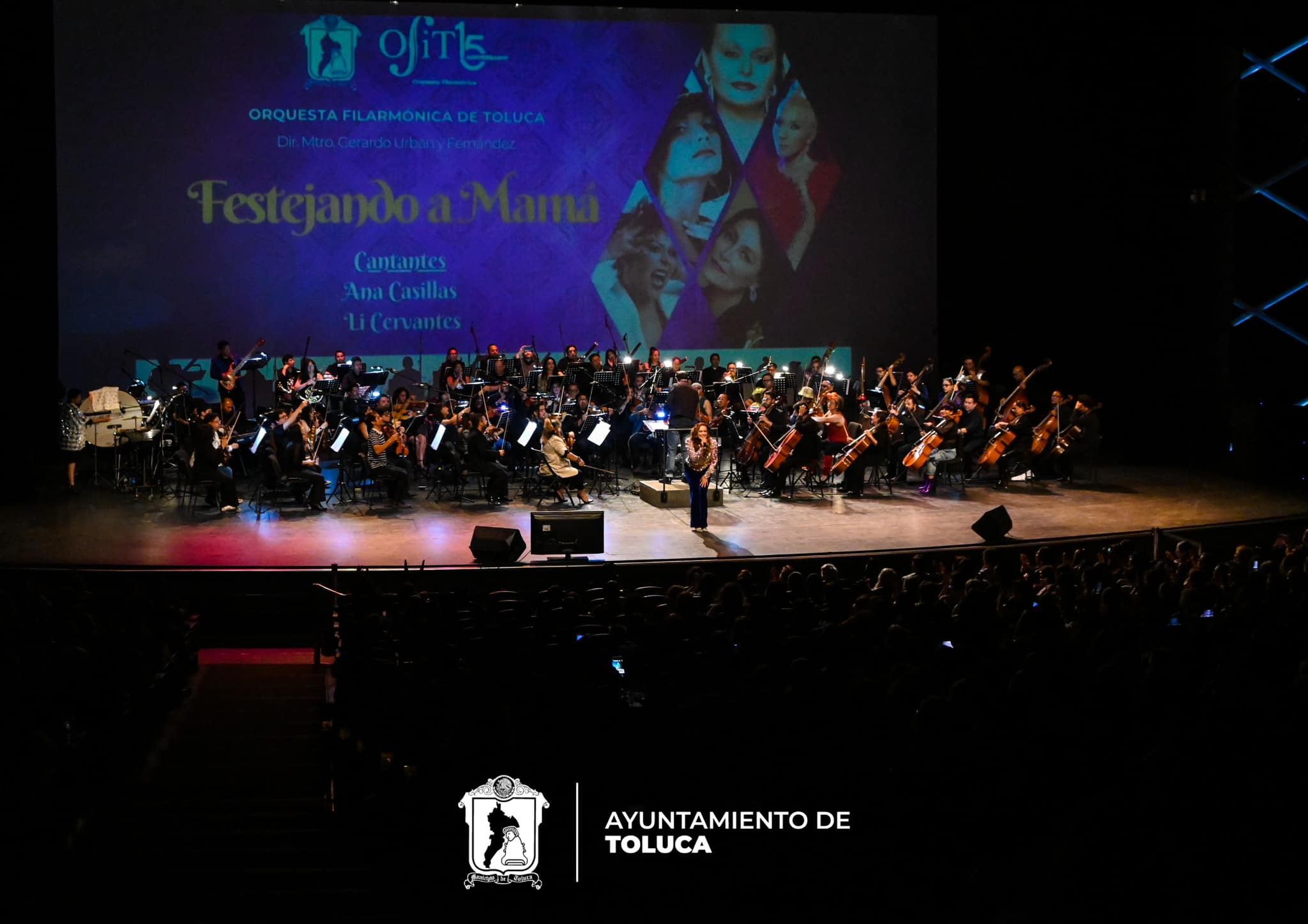 Las mamas toluquenas llenaron de alegria el Teatro Morelos donde