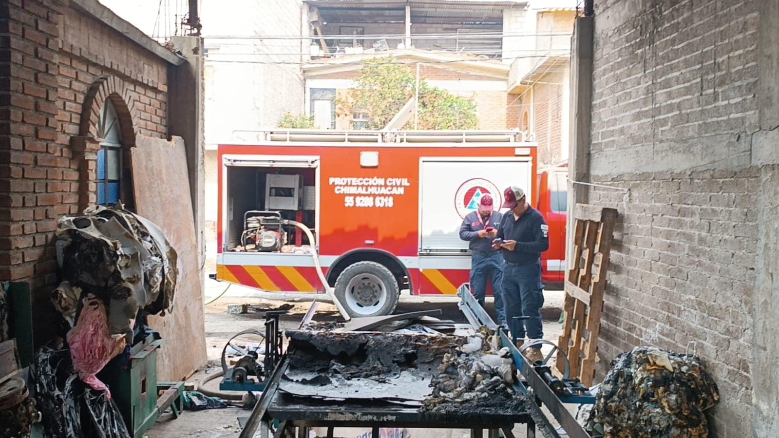 PROTECCION CIVIL Y BOMBEROS DE CHIMALHUACAN CONTROLAN INCENDIO EN FABRICA