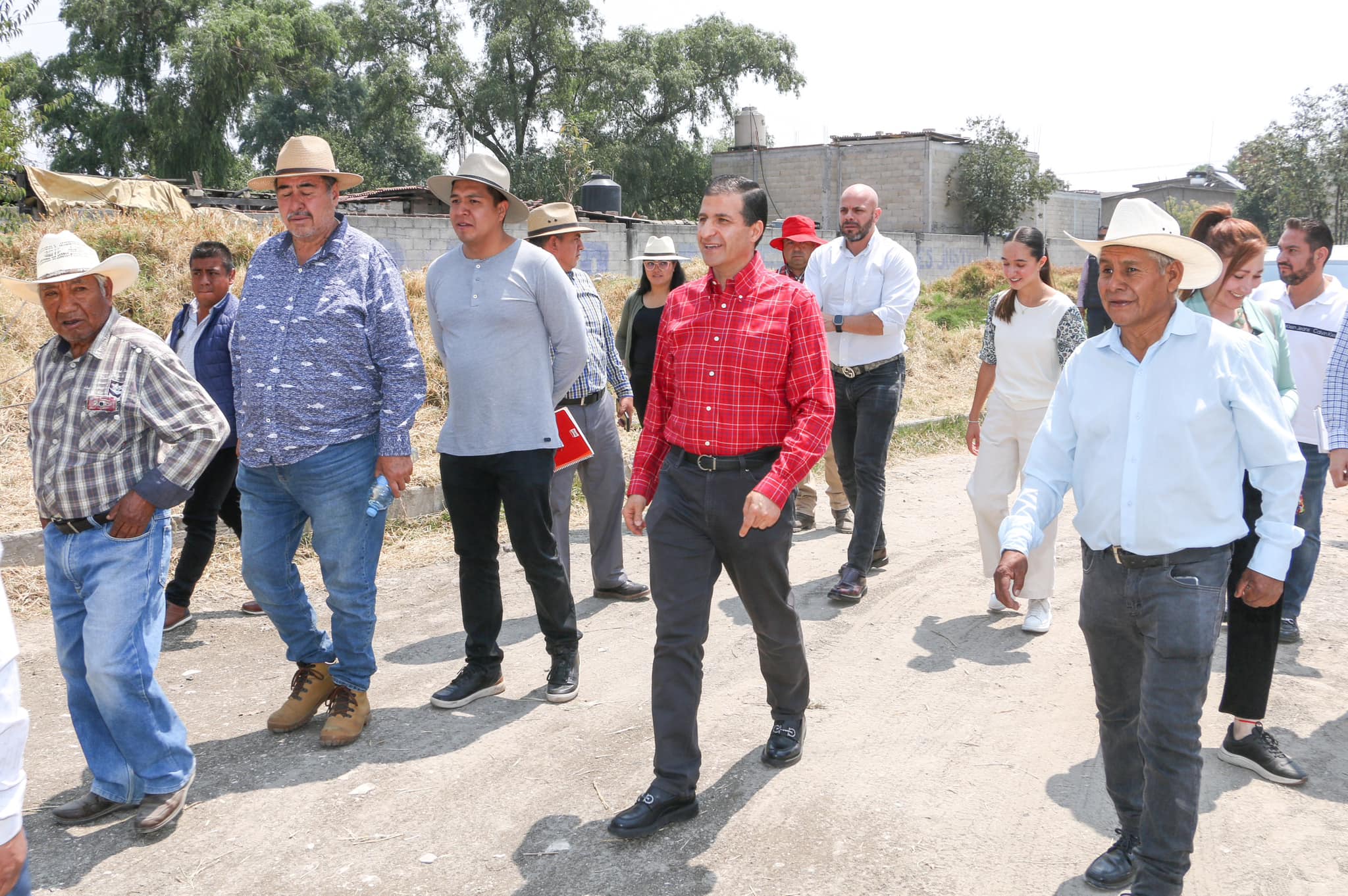 Para ofrecer seguridad a los peatones y vehiculos de San