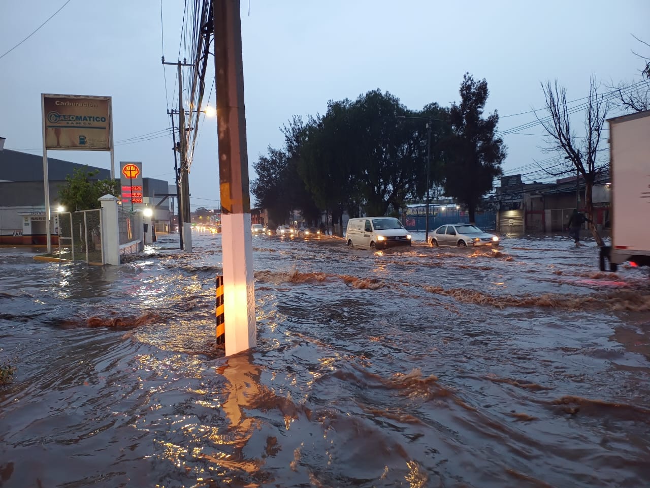 PrecaucionSe presenta inundacion en ambos sentidos de la Via Jose