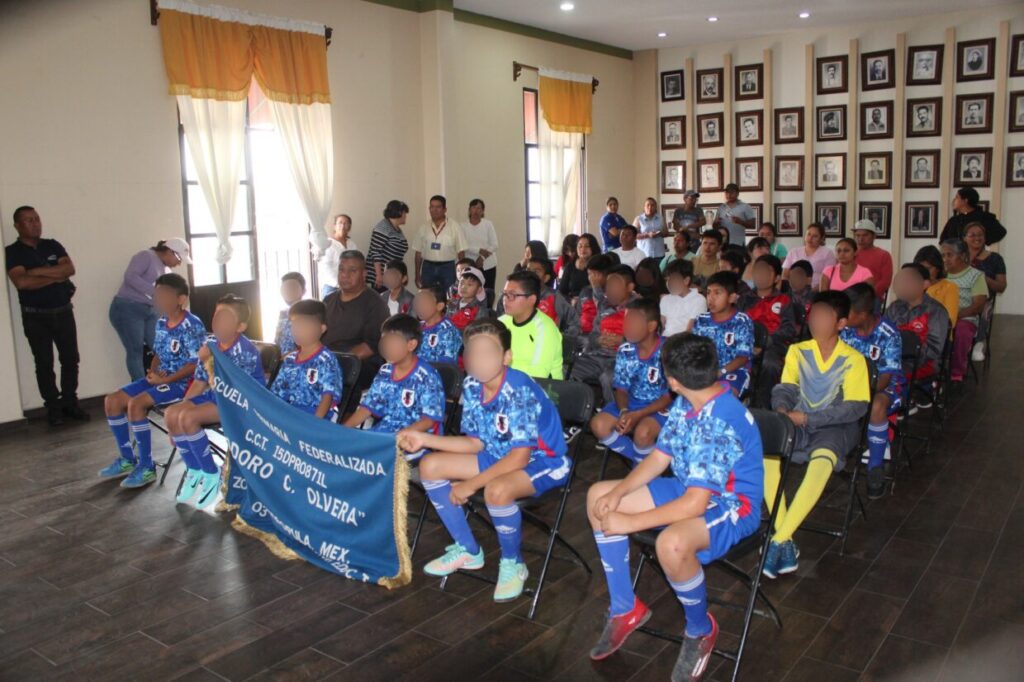 ¡Felicidades a los niños de la Escuela Primaria Diodoro C. Olvera de Santiago Te