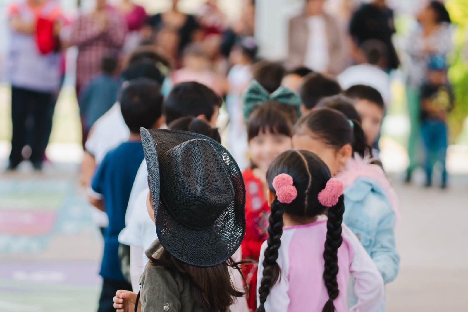 ¡La educacion es primero Seguimos caminando hacia delante para que