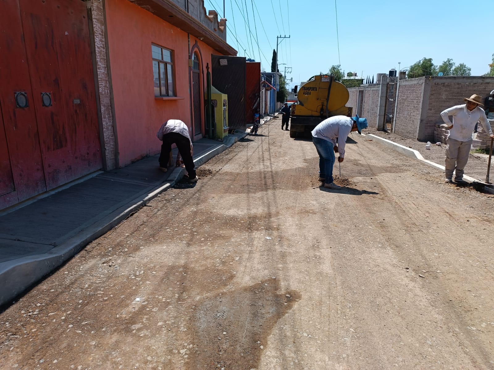 1717441452 162 Estamos realizando la continuacion en la pavimentacion asfaltica de la