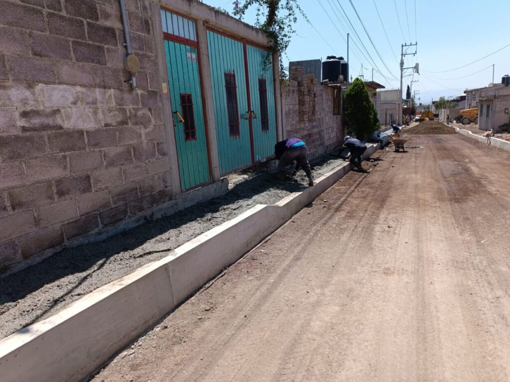 1717441461 Estamos realizando la continuacion en la pavimentacion asfaltica de la scaled