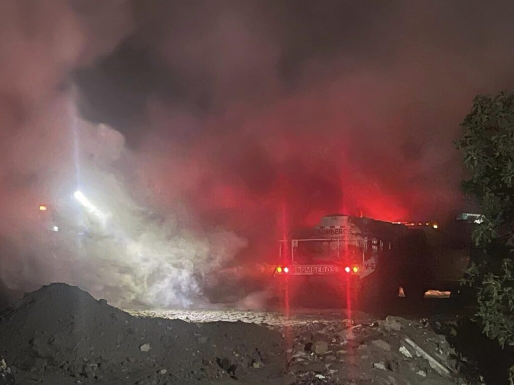 1717459584 Esta madrugada Elementos de Proteccion Civil y Bomberos de Teoloyucan scaled