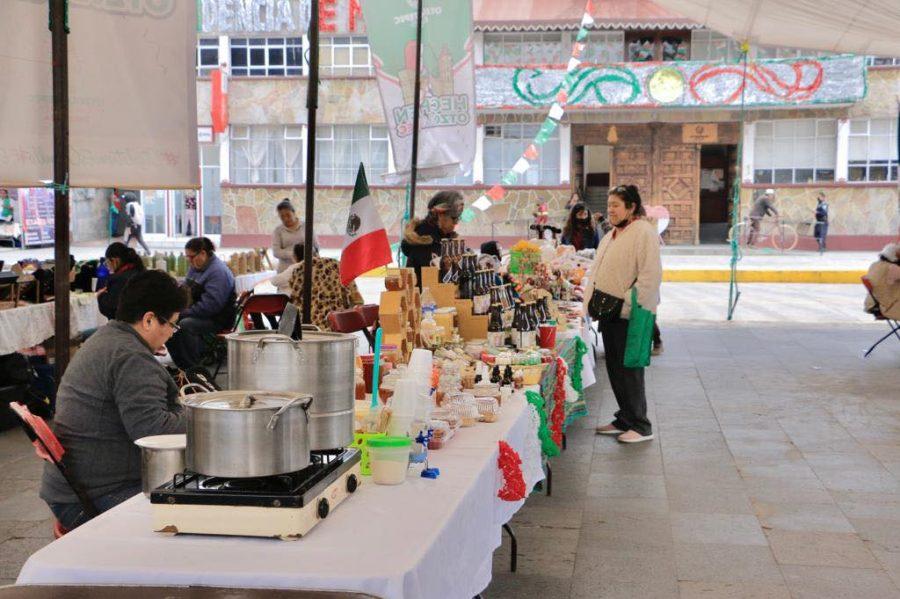 1663012232 456 ¡Continuamos con la expo bandera en la explanada municipal ¿Ya