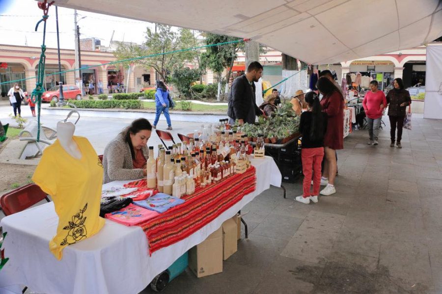 1663012233 285 ¡Continuamos con la expo bandera en la explanada municipal ¿Ya