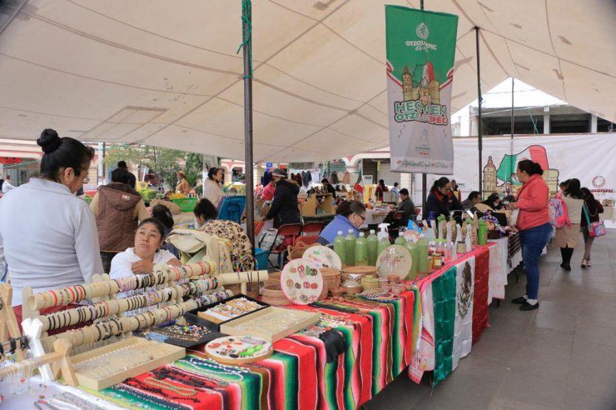 1663012233 623 ¡Continuamos con la expo bandera en la explanada municipal ¿Ya